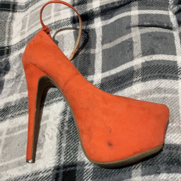 Heel 7 1/2 - Picture 3 of 3